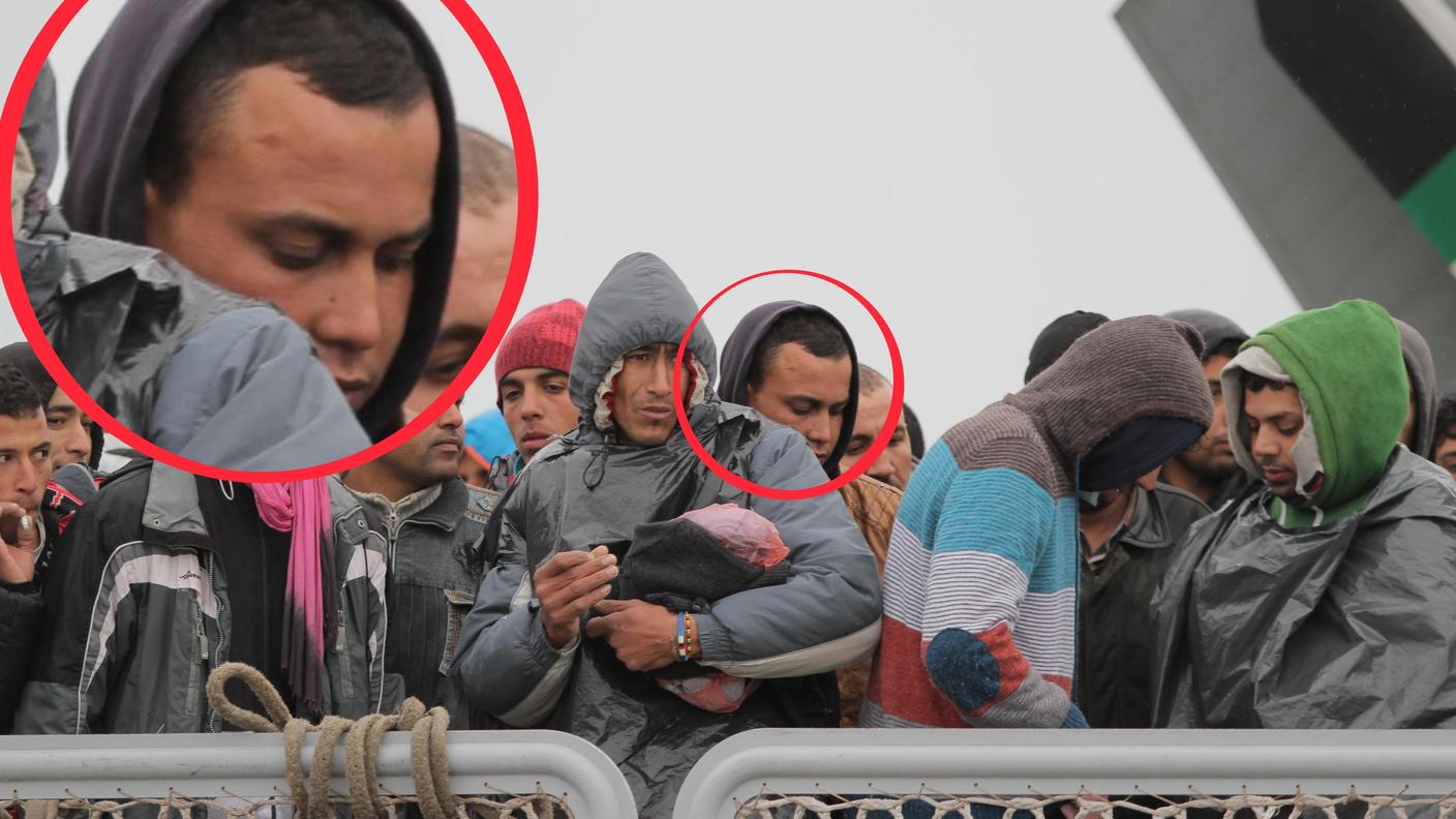 Abdelmajid Touil tra i migranti