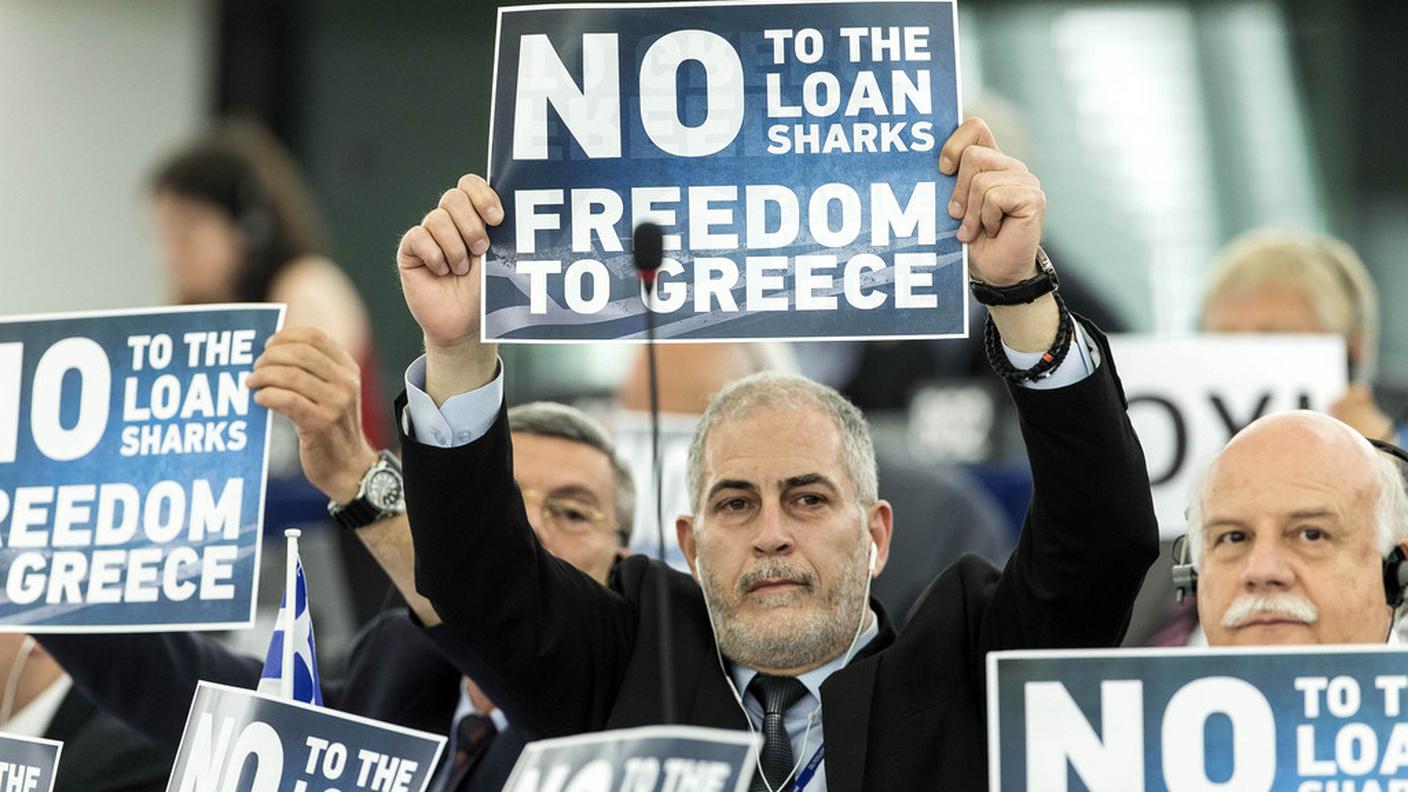 Parlamentari europei protestano contro lo strozzinaggio dei creditori internazionali