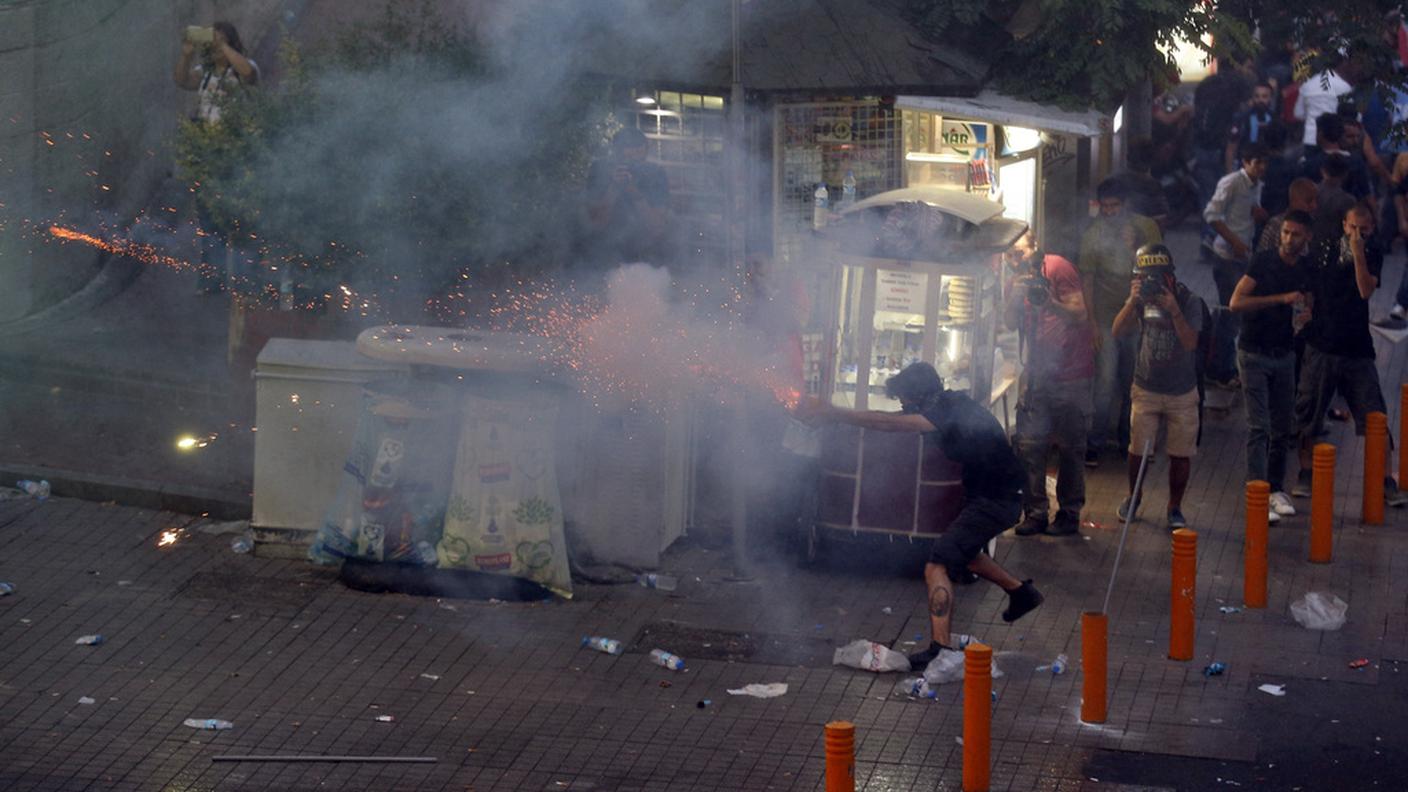 Spari contro la polizia nel centro di Istanbul, martedì sera