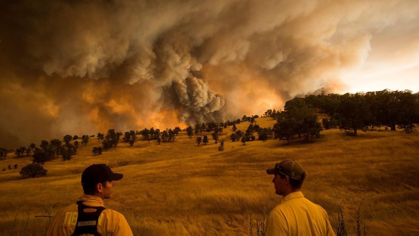 La California è sconvolta da una ventina di focolai