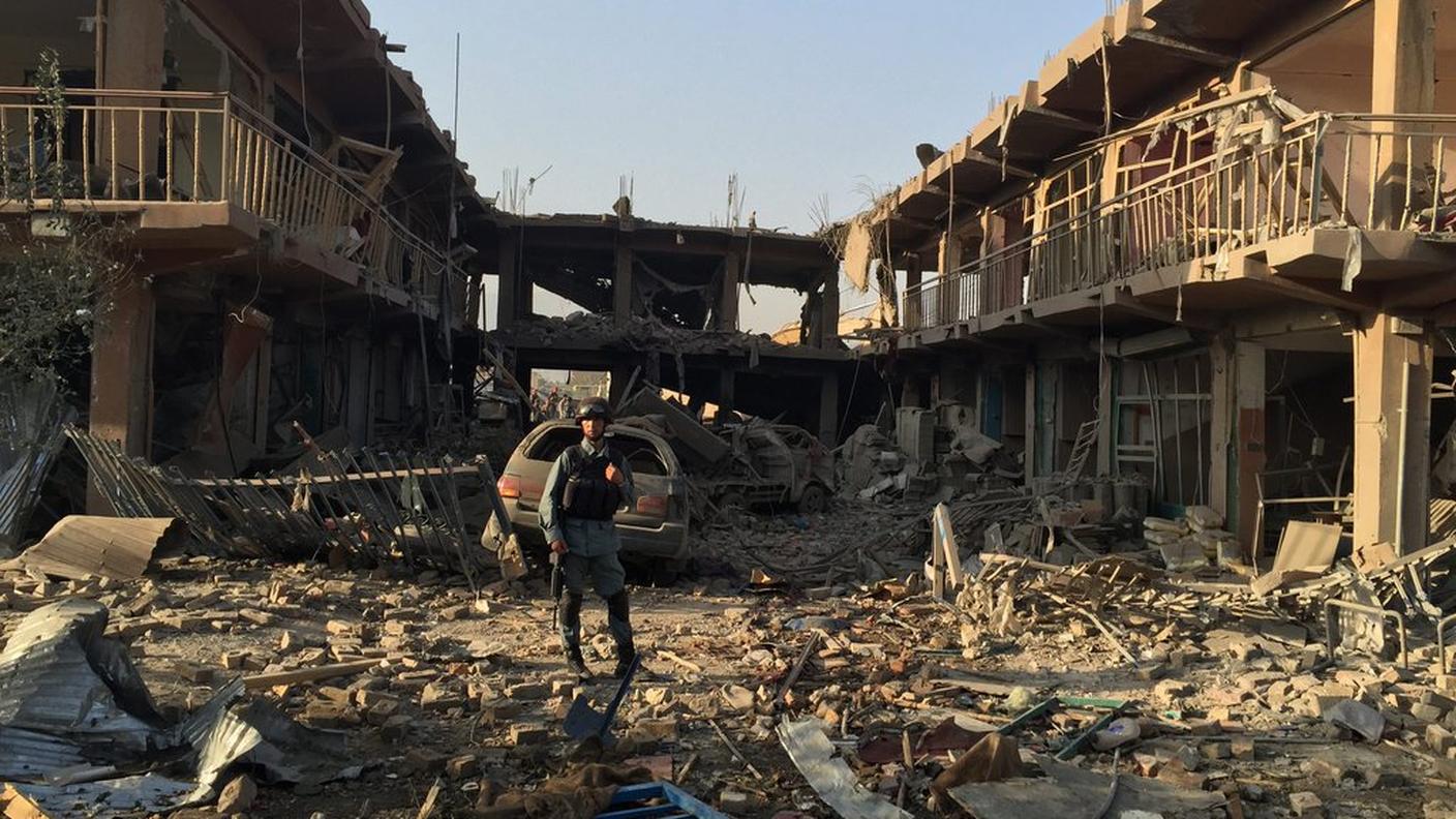 Sotto le macerie ci sono ancora diverse vittime dell'attentato avvenuto prima dell'alba