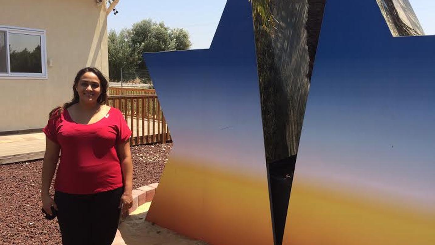 Inbar Dabush è la responsabile del Gush Katif Heritage Center il centro che ricorda le colonie di Gush Qatif a Gaza.