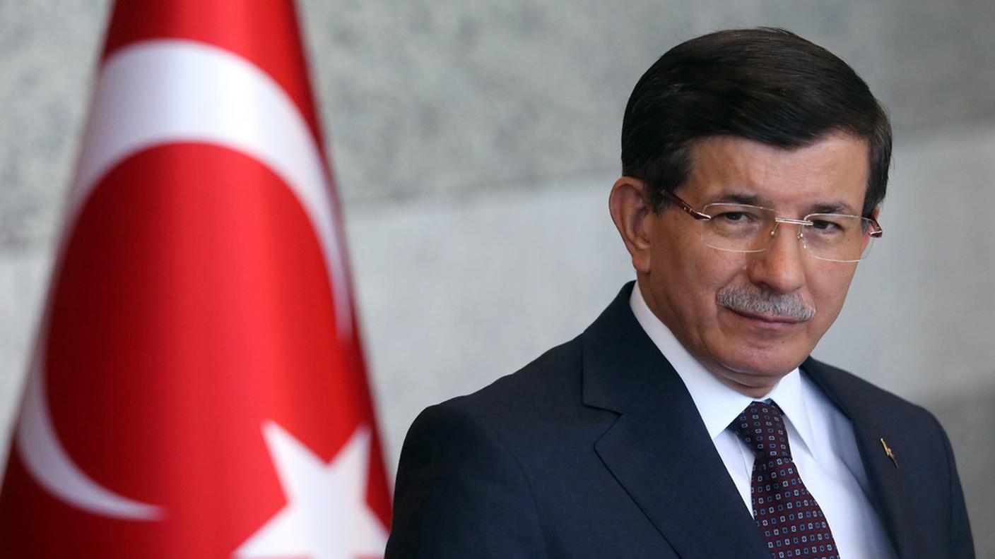 Ahmet Davutoglu getta la spugna