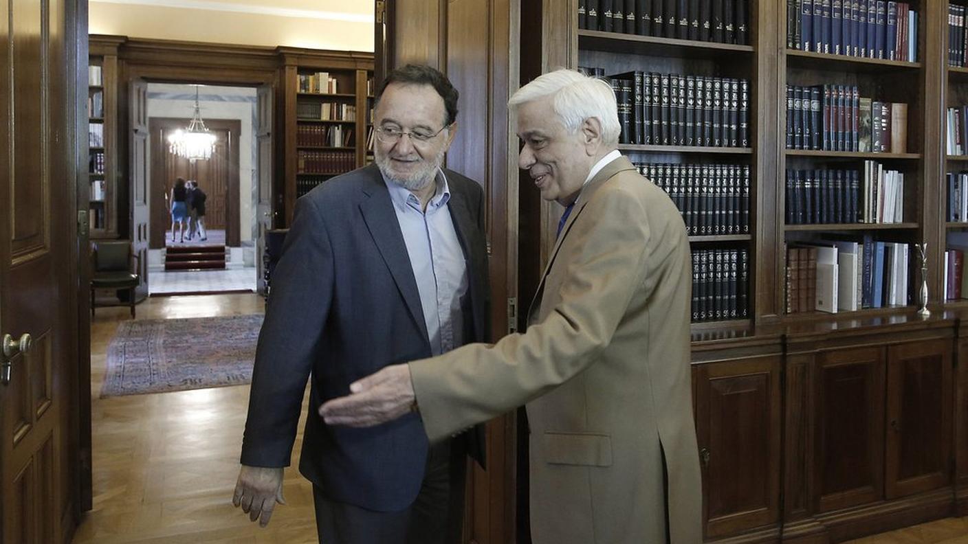 Lafazanis, a sinistra, ricevuto dal presidente Pavlopoulos