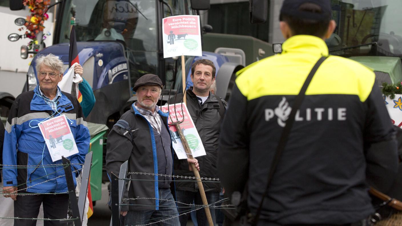 "Le vostre politiche europee distruggono le fattorie"