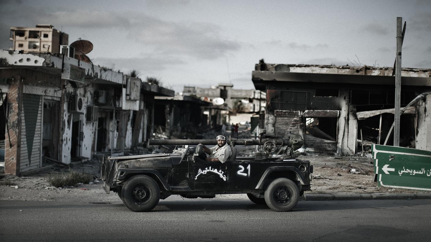 Un ribelle a Tripoli, Libia, giugno 2011