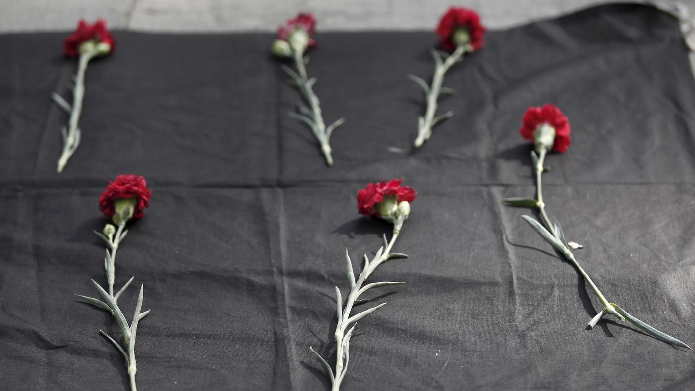 Un fiore per ogni caduto