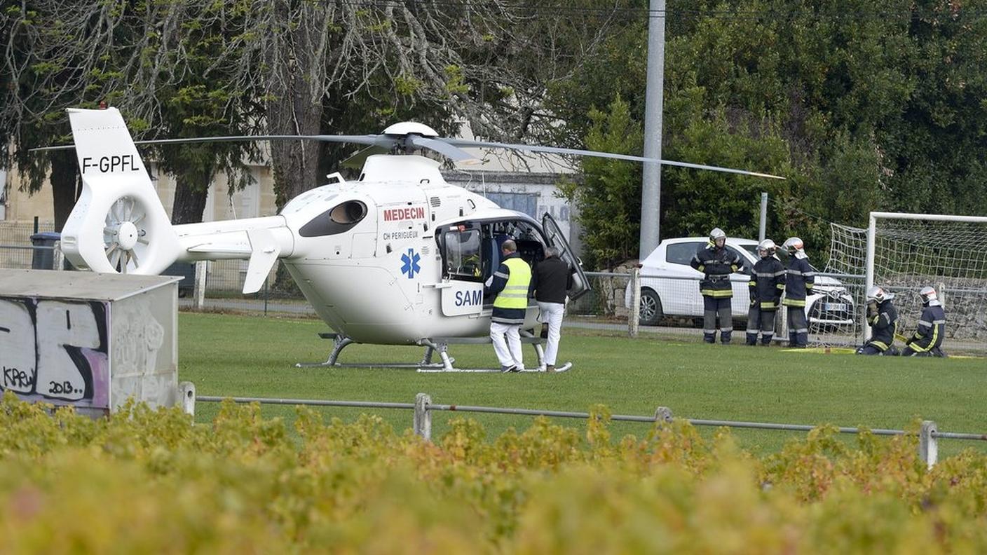 Un'eliambulanza giunta a Puisseguin dopo lo scontro di venerdì mattina