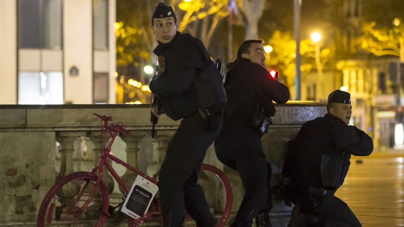 Falso allarme in Place de la République