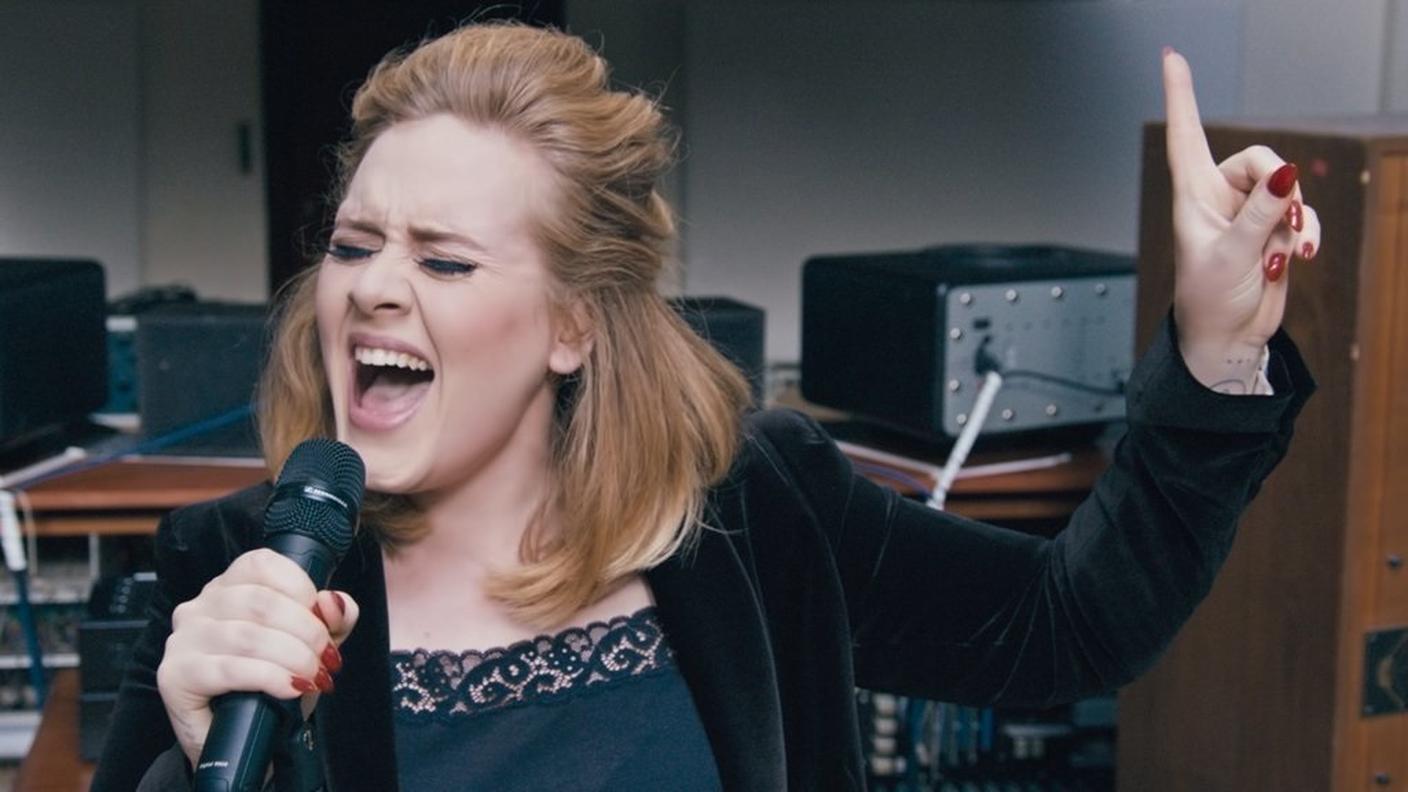 Quando Adele ha preso il microfono, si è subito che non era una sosia