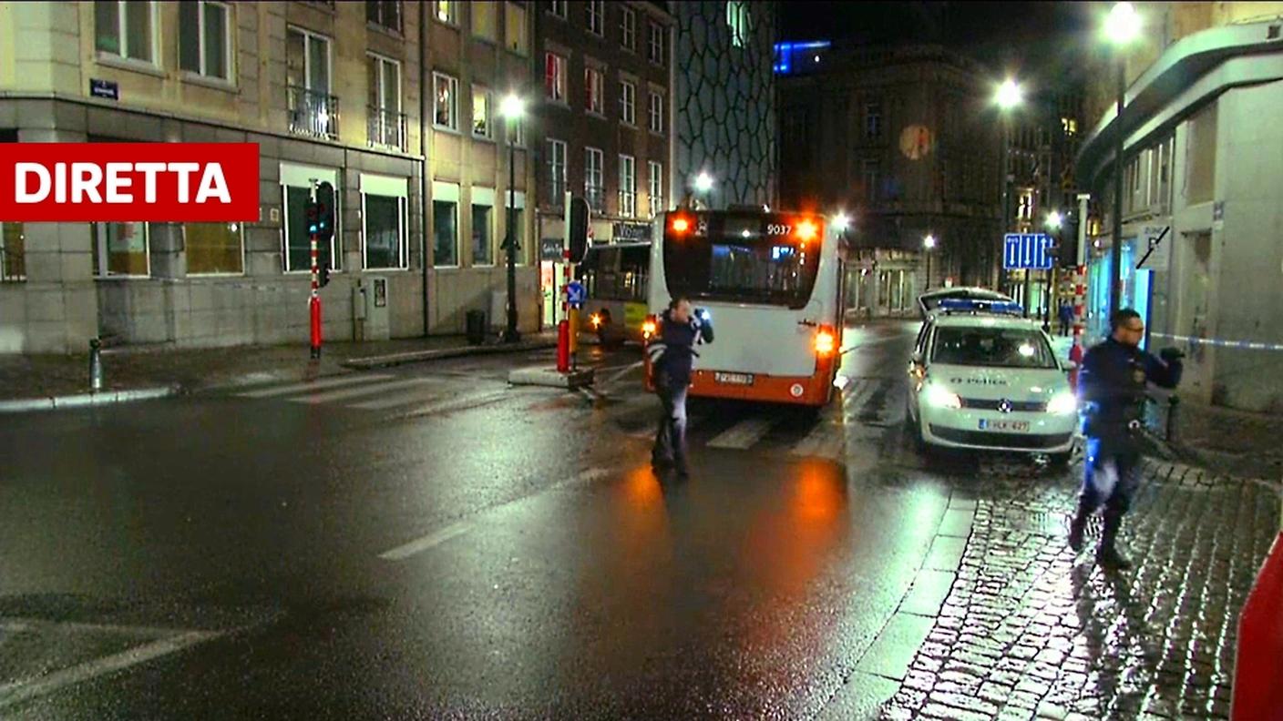 Un autobus è stato usato per sbarrare la strada dell'area