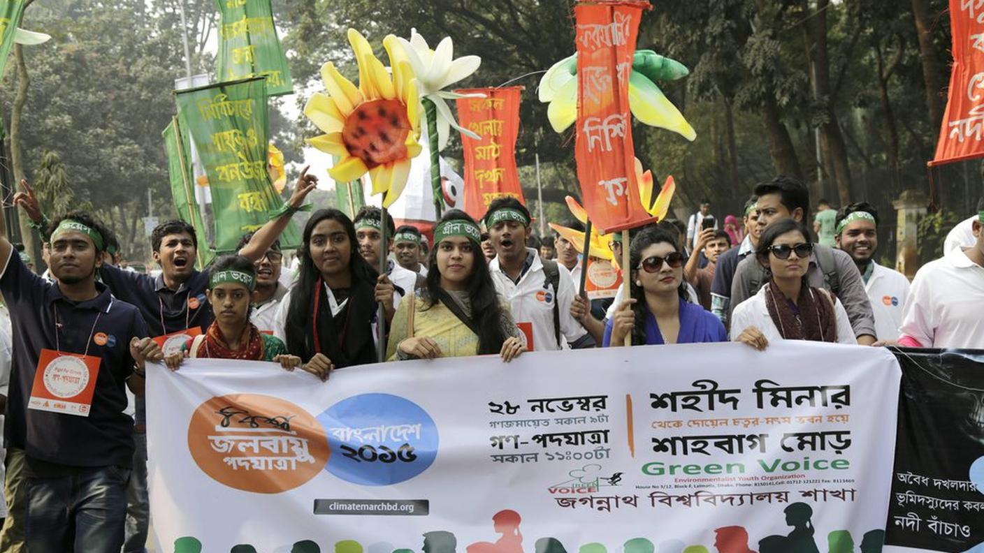 Si marcia anche nelle strade del Bangladesh