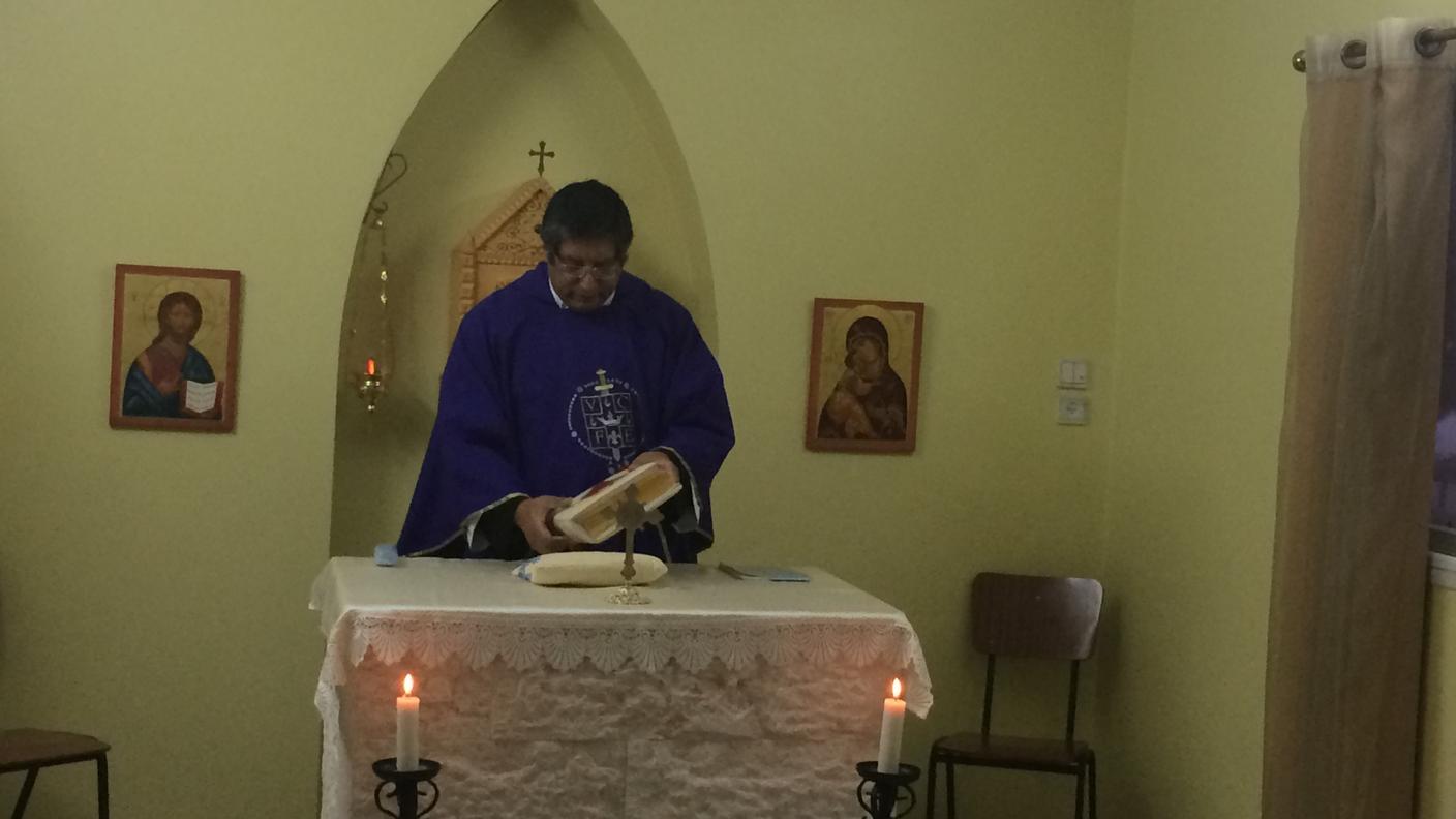 La messa in Cappella di Hart Nasara officiata da Padre Vittorio Moreira 