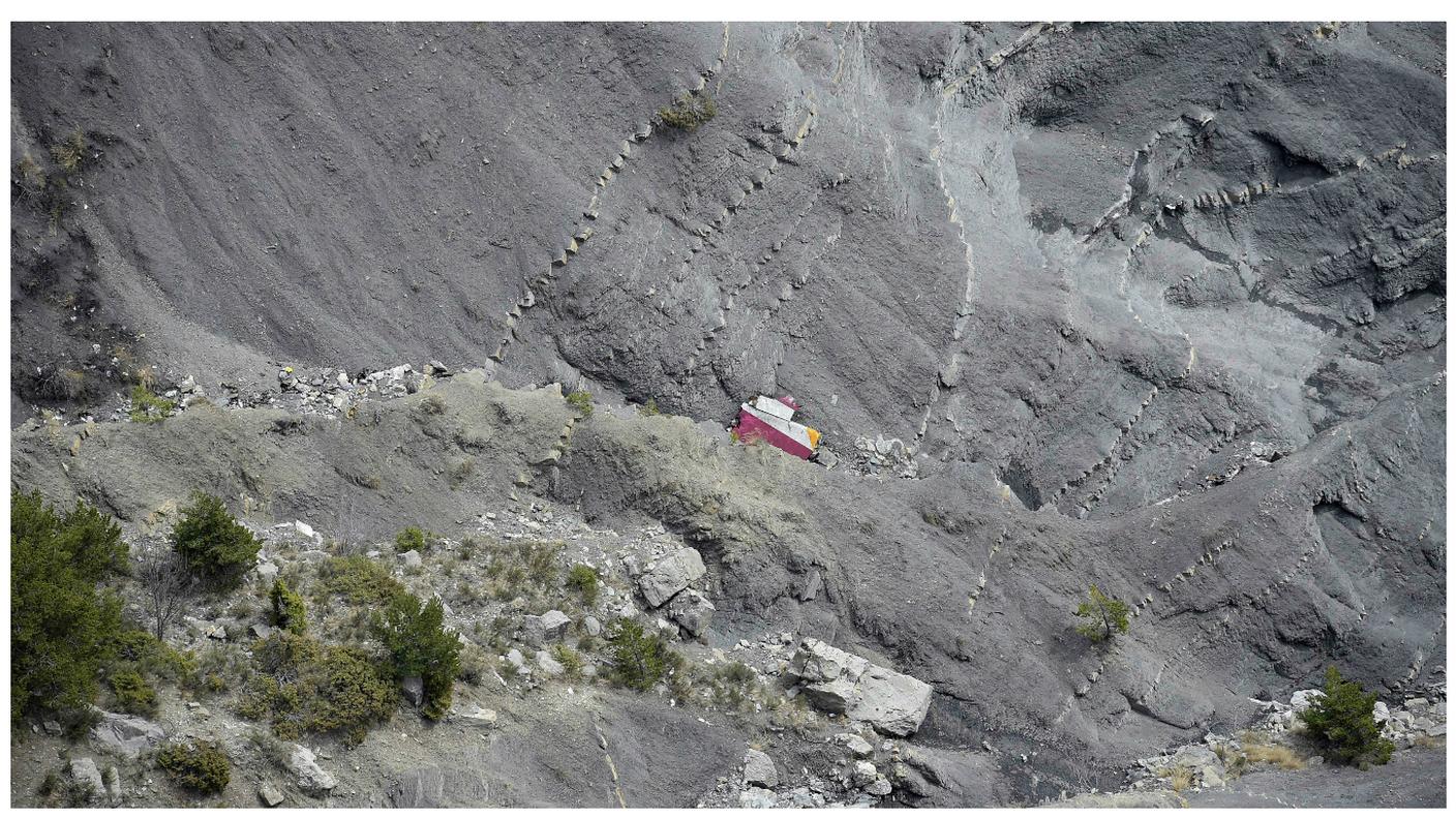 La responsabilità di un singolo - L'incidente Germanwings. Il 24 marzo 2015 un aereo di linea della Germanwings in servizio fra Barcellona e Duesseldorf precipita sulle Alpi francesi. Tutti i passeggeri e i membri dell’equipaggio, 150 persone, muoiono. A provocare l’incidente l’azione deliberata del copilota. Dopo la tragedia, molte compagnie aeree hanno rivisto le norme di sicurezza sui propri velivoli. 