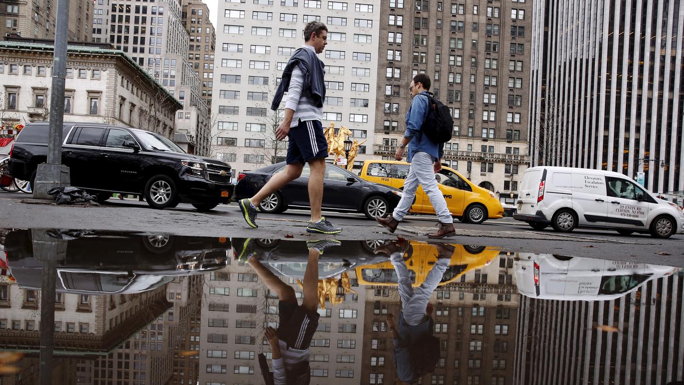 In pantaloncini corti sulla 5th Avenue