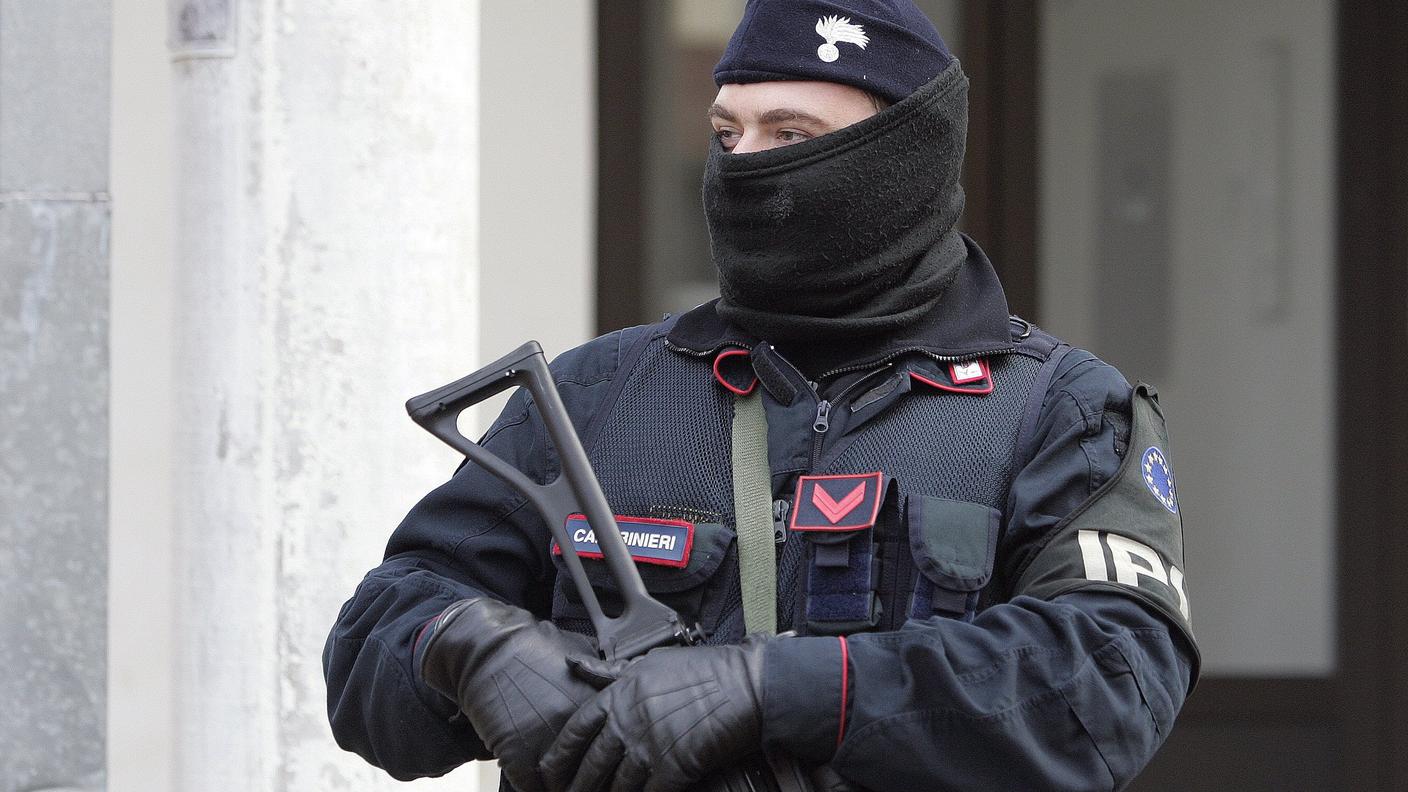 I carabinieri hanno sorpreso il latitante grazie ai suoi familiari...