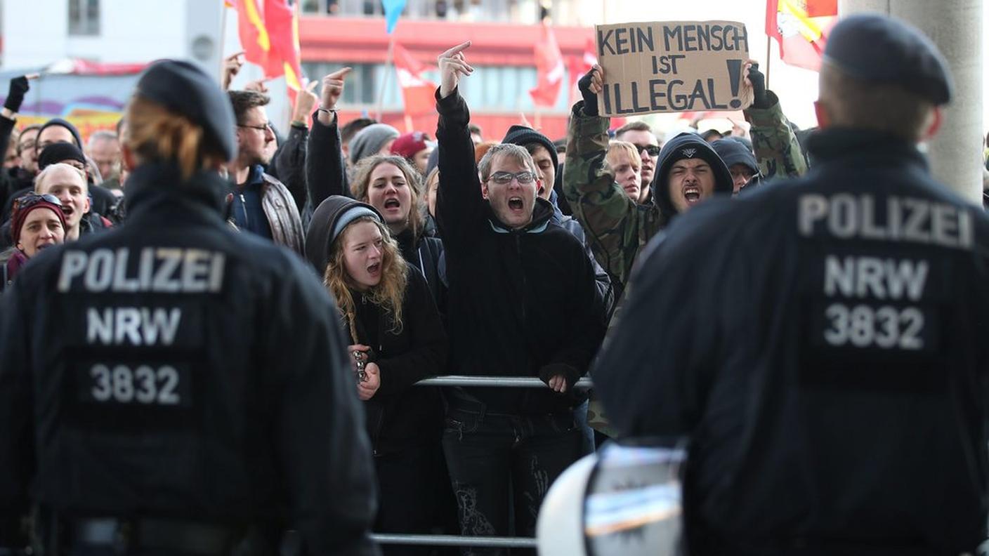 Gruppo di anti-razzisti: ''Nessuno è illegale''