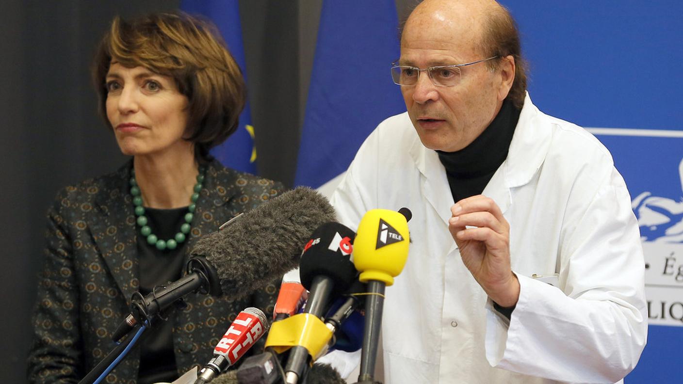 La ministra della sanità Marisol Touraine e il primario di Rennes Gilles Edan in conferenza stampa venerdì