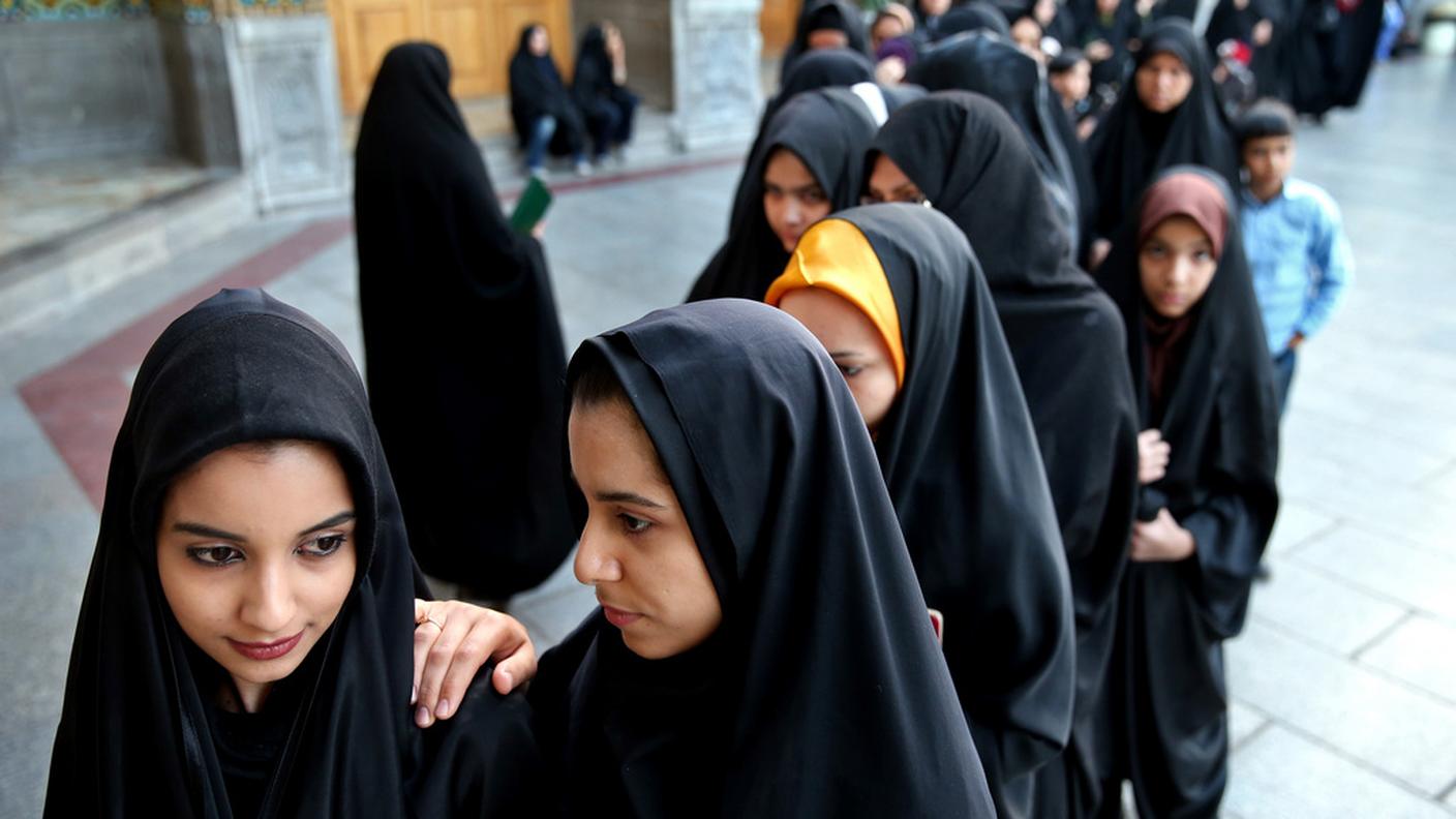 Donne in coda per votare