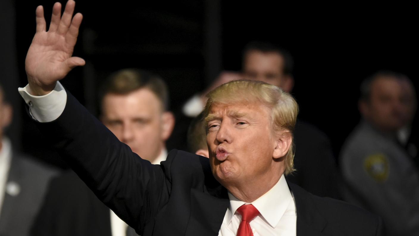 Trump saluta i suoi sostenitori ad Oklahoma City
