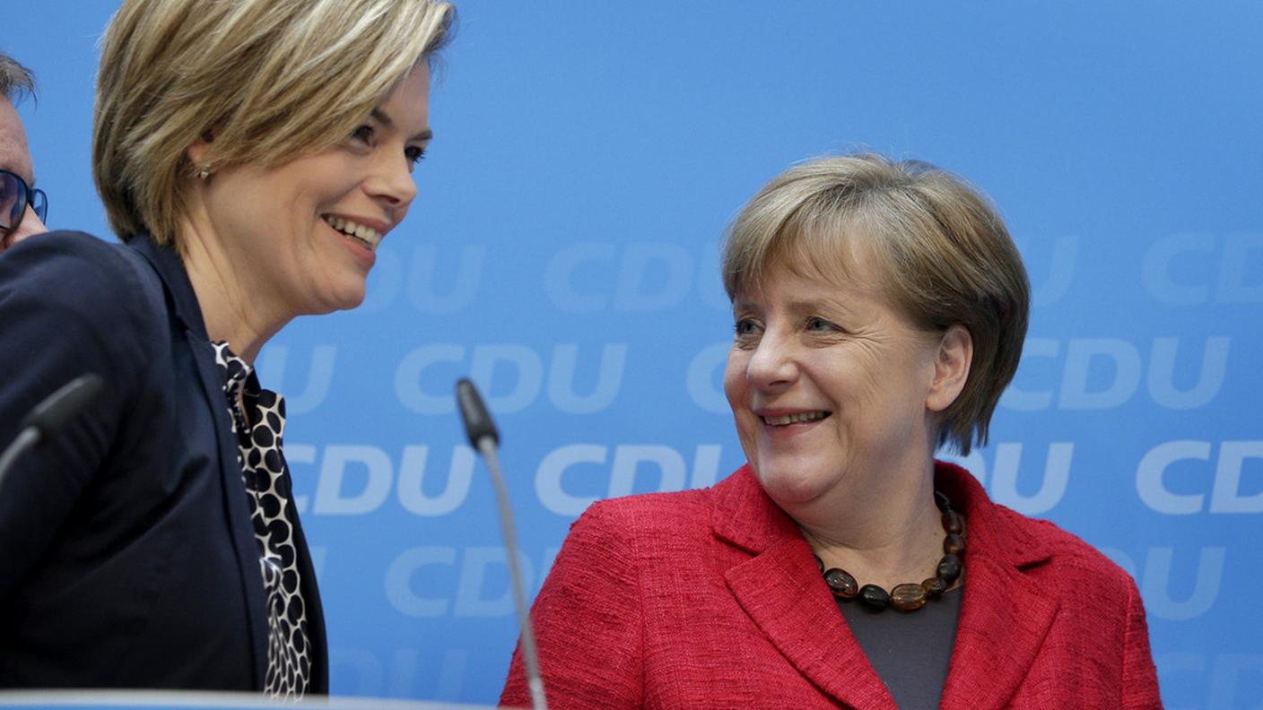 Angela Merkel (d) insieme alla capolista in Renania-Palatinato Julia Kloeckner