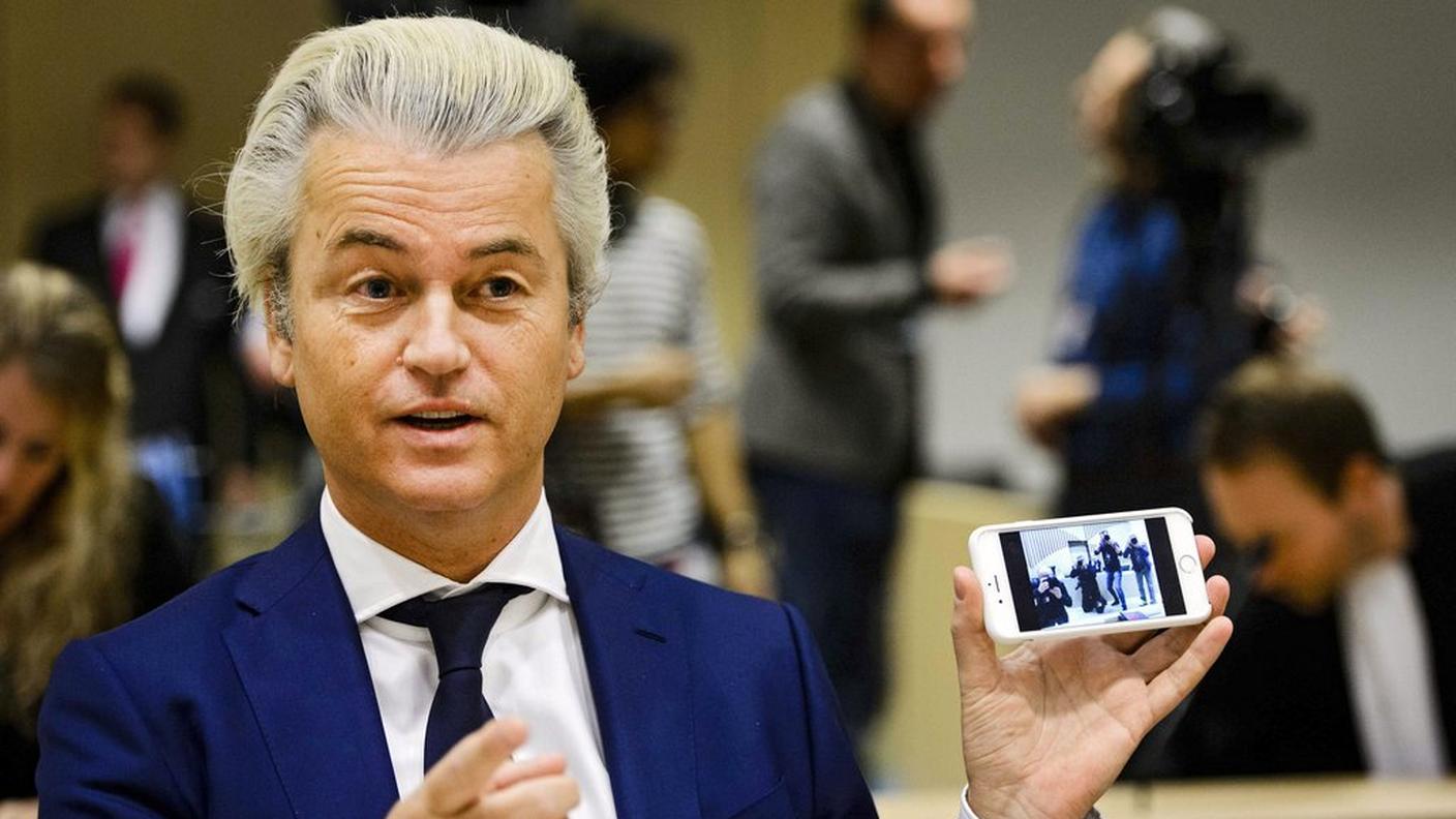 Wilders mostra la foto scattata ai giornalisti