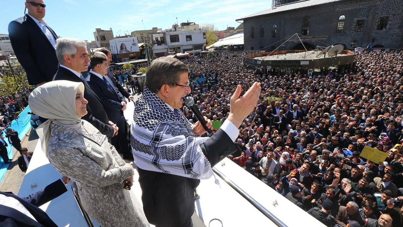Ahmet Davutoglu a Diyarbakir