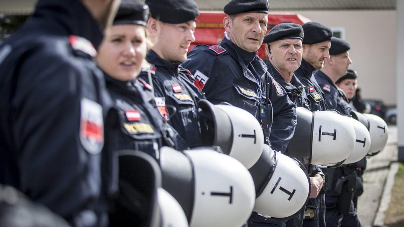 La polizia austriaca presidia il Brennero