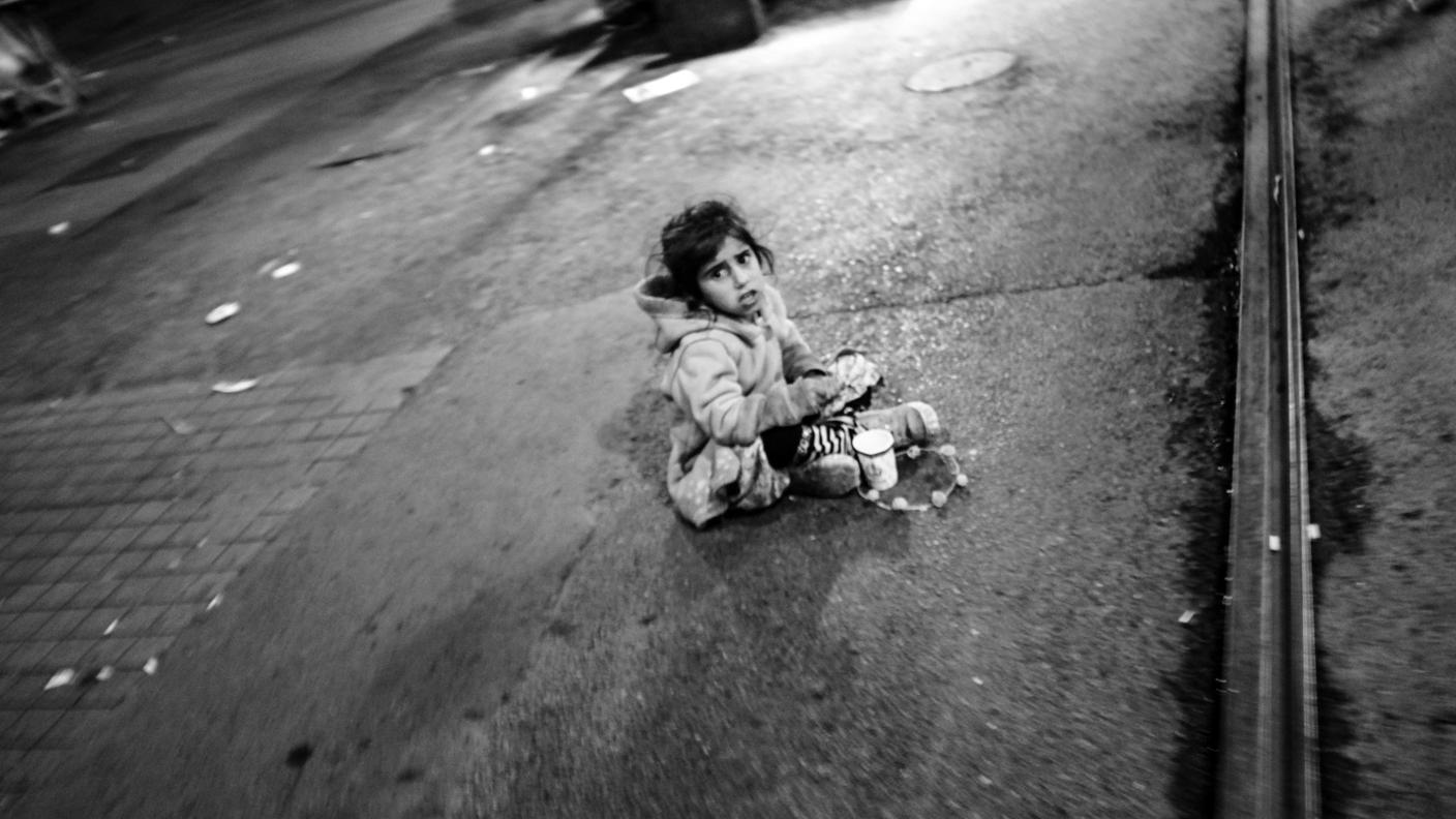 Piccoli mendicanti nelle strade di Istanbul