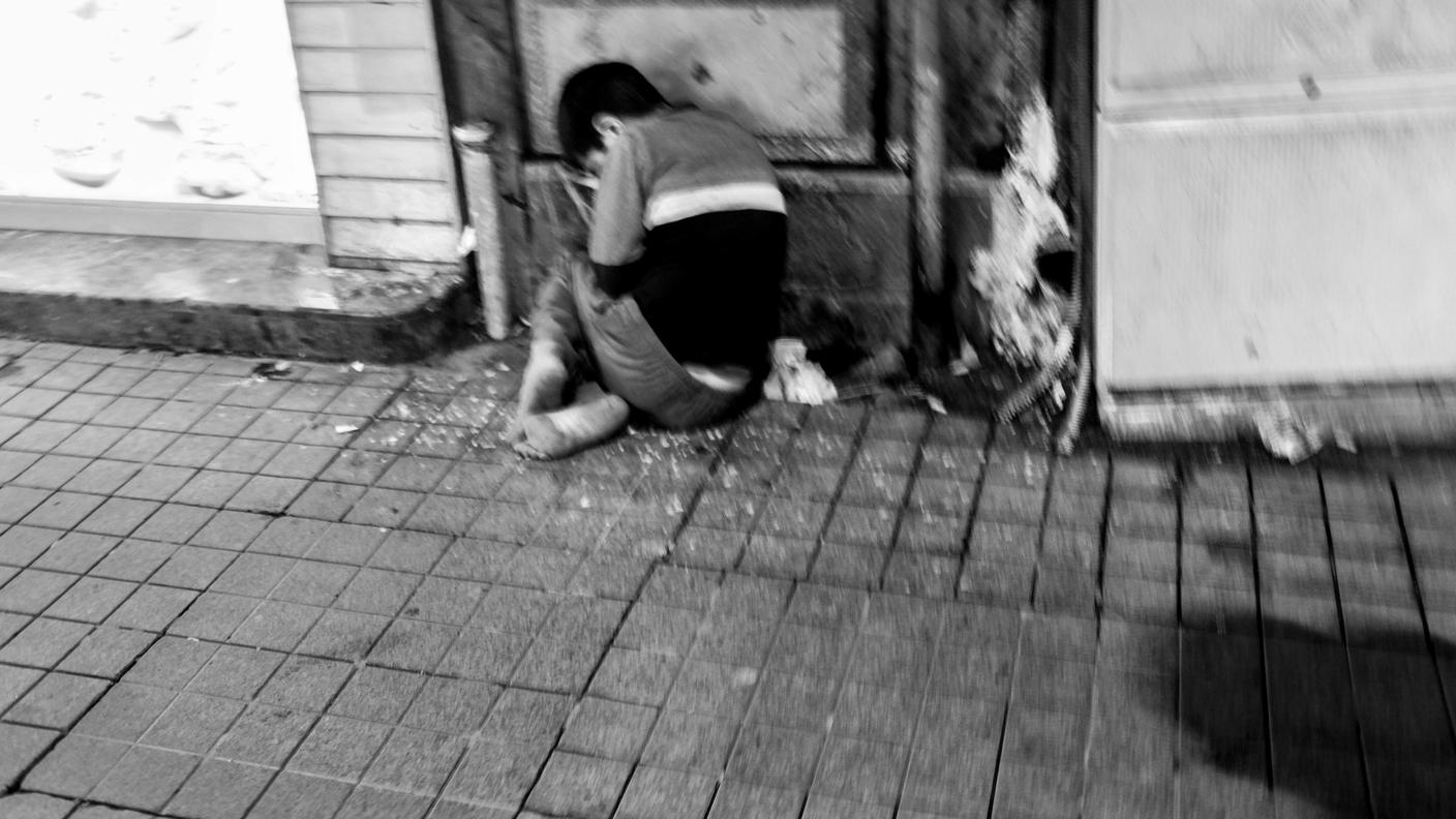 Piccoli mendicanti nelle strade di Istanbul