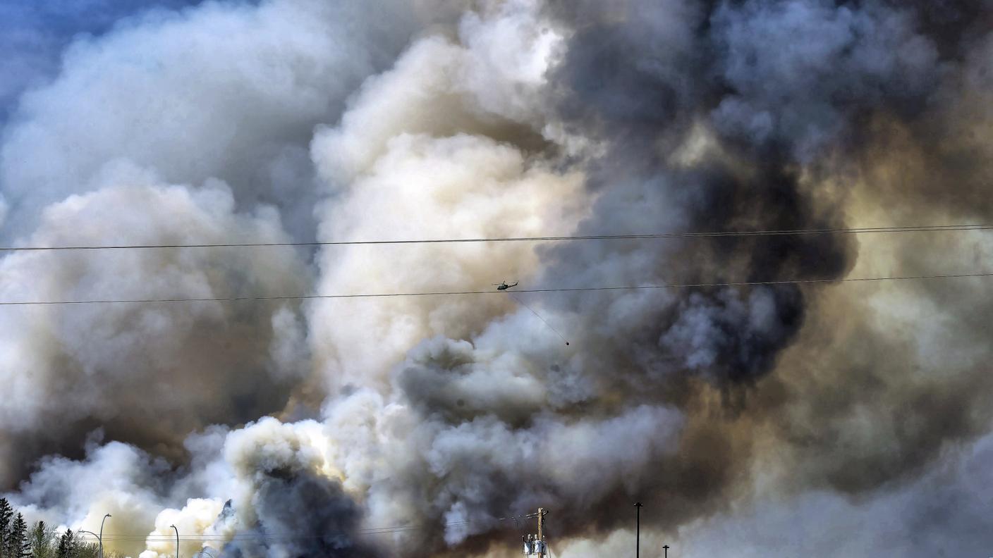 Lo spettrale spettacolo prodotto dalle fiamme