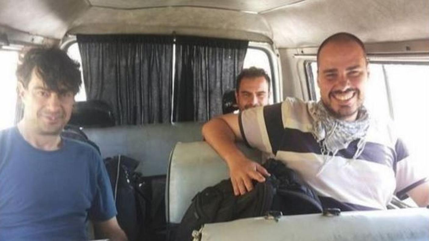 Un'immagine dei tre reporter scattata prima del sequestro