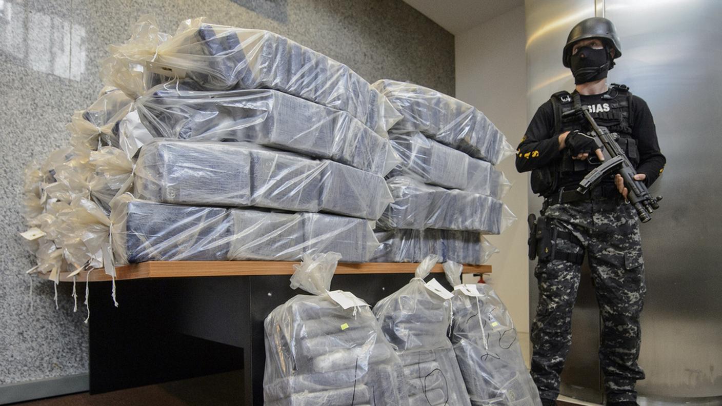 Parte della droga sequestrata