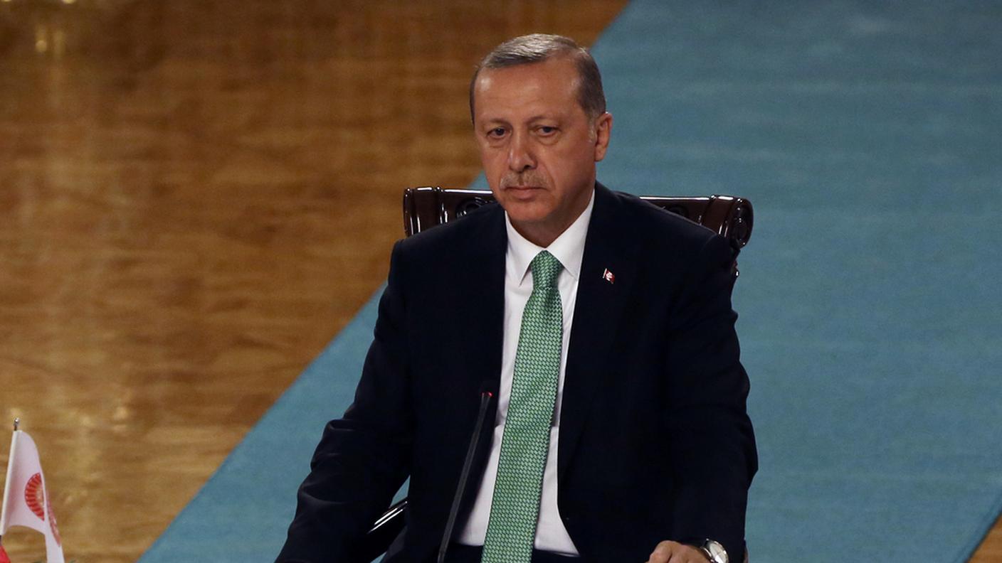 Erdogan continua con le purghe post golpe