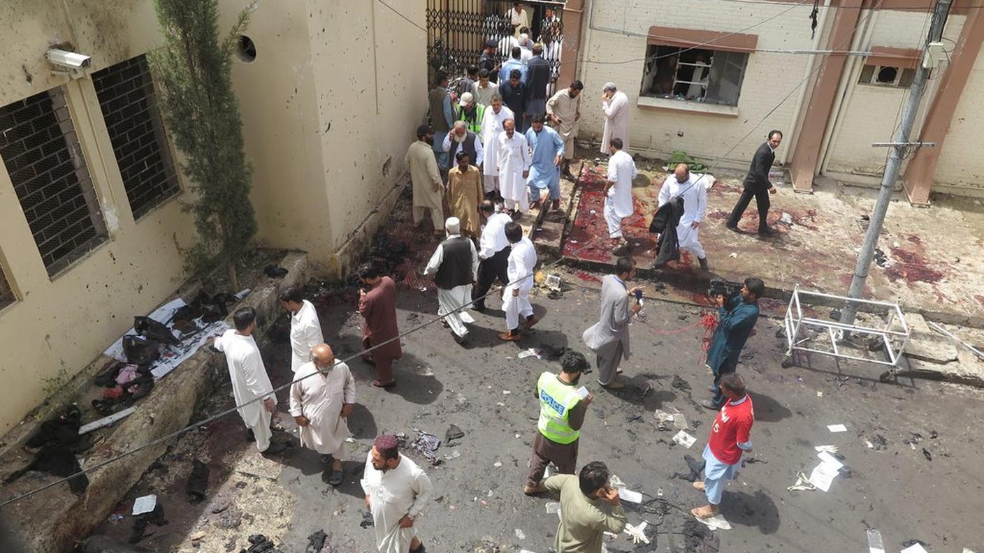 Una bomba ha devastato l'ospedale di Quetta