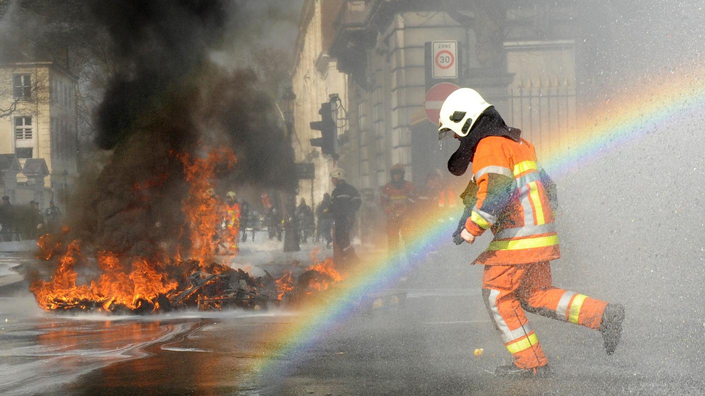 I pompieri intervenuti sono riusciti a domare le fiamme (archivio)