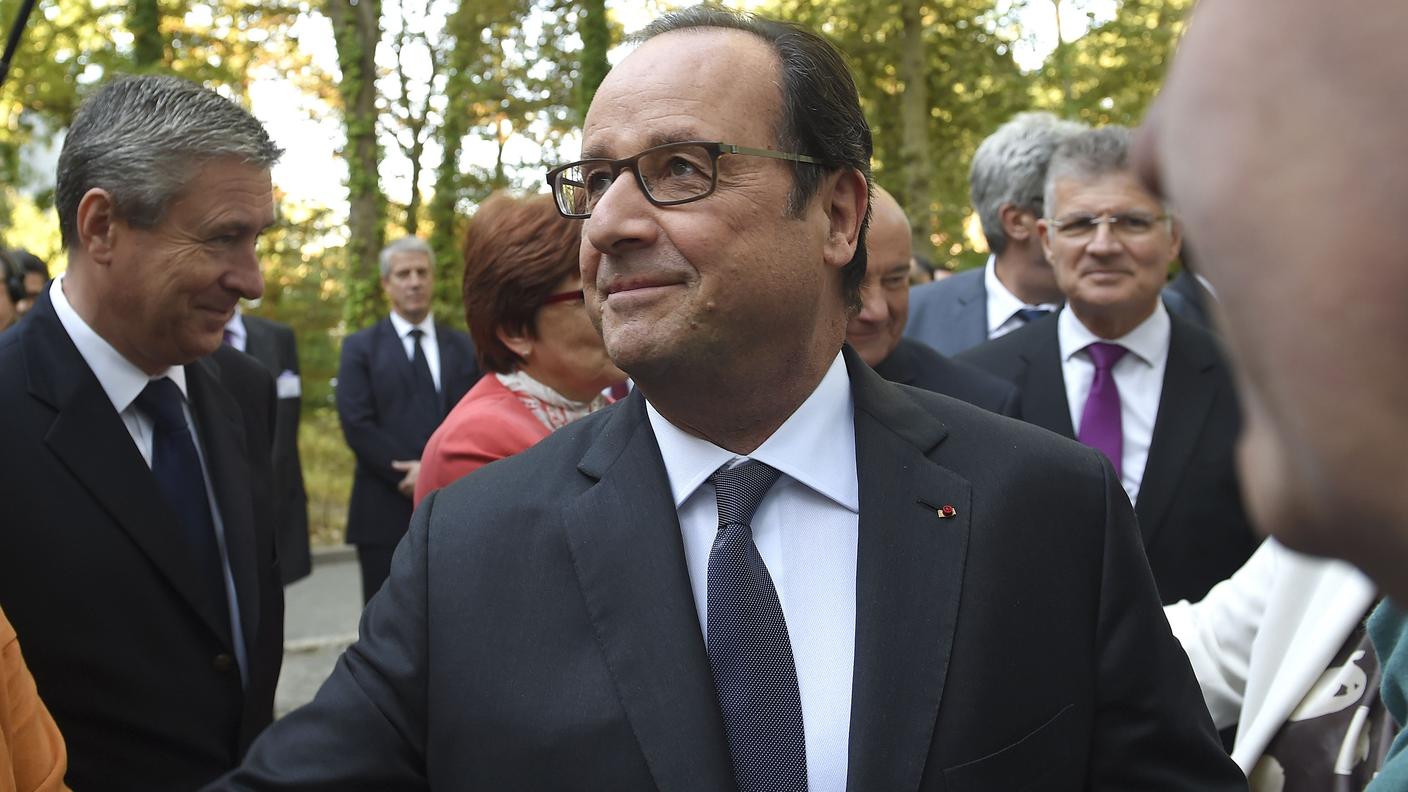 François Hollande è giunto a Calais lunedì in mattinata