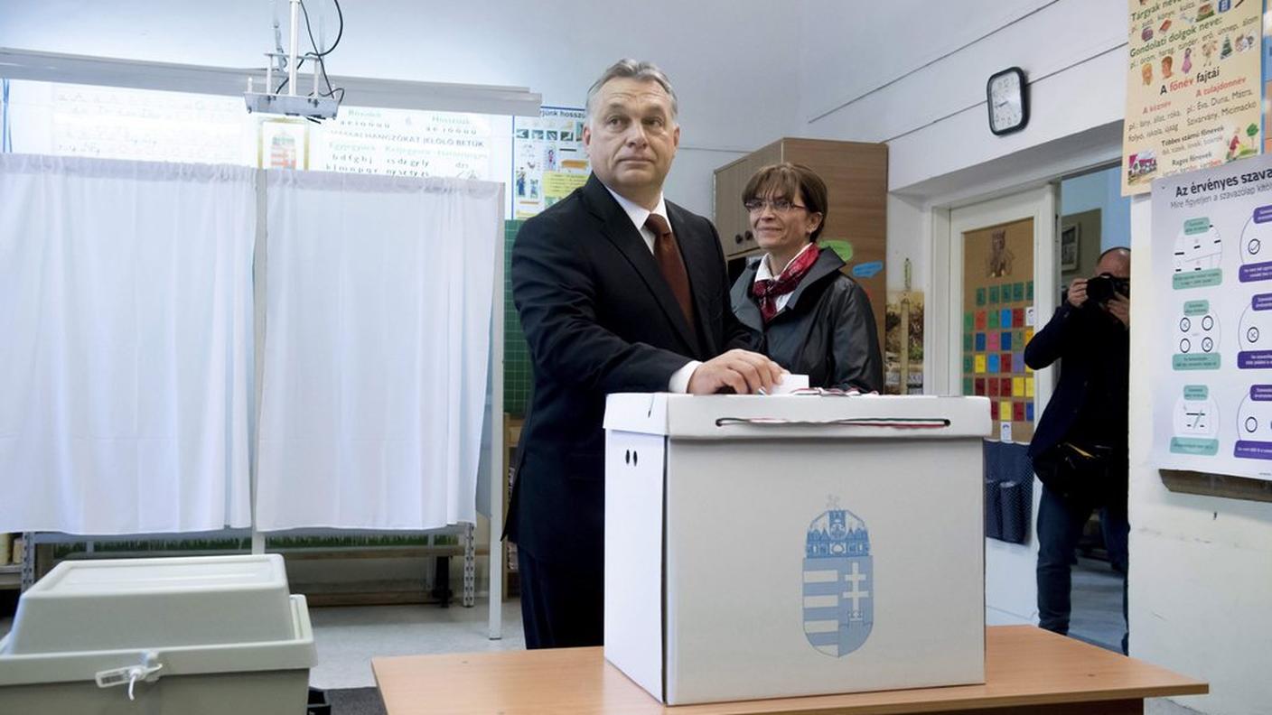 Orban depone la scheda