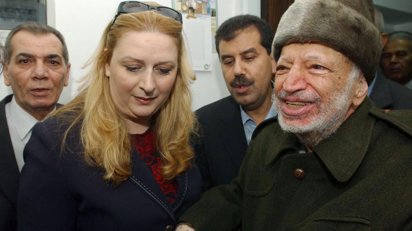 Yasser e Suha Arafat il 29 ottobre 2004 in partenza per Parigi