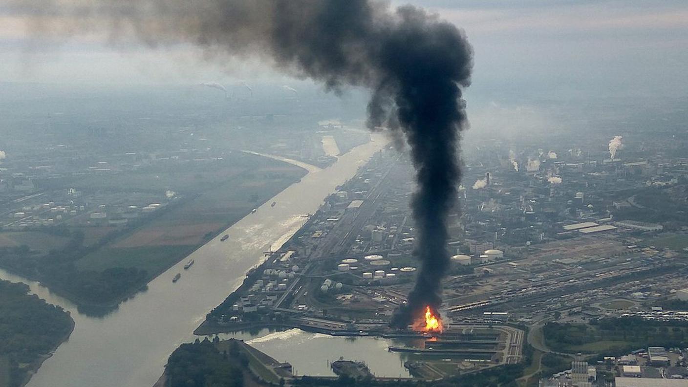 Colonna di fumo sopra il Reno; tossico o no?