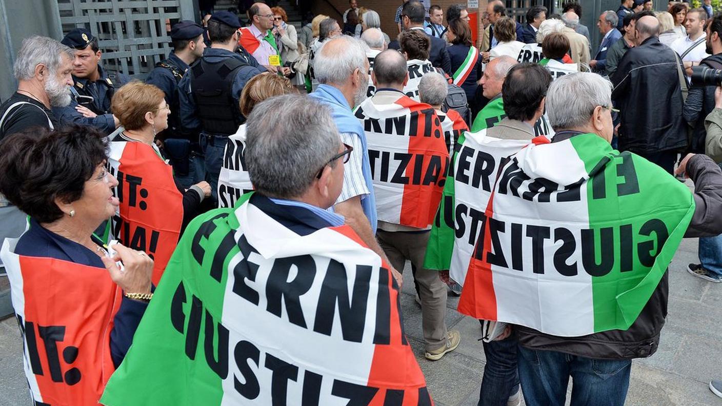 L'imputato è lo svizzero Stephan Schmidheiny, già prosciolto per prescrizione da un'accusa di disastro ambientale doloso