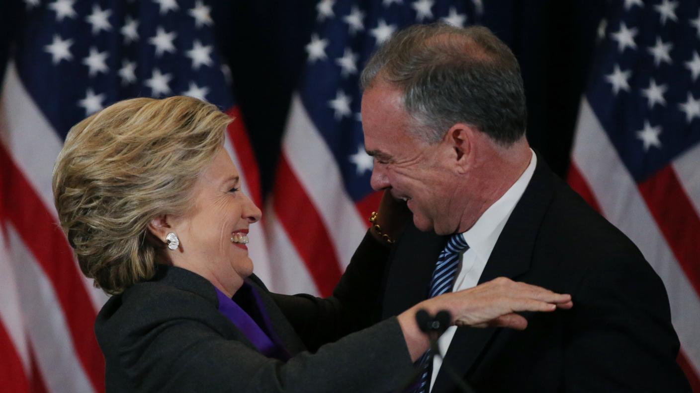 Il discorso di ammissione della sconfitta è stato introdotto dal vice Tim Kaine   