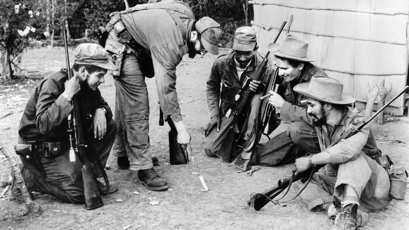 Con i guerriglieri in un'immagine scattata nel 1958