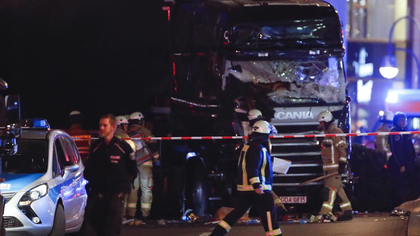 Il camion piombato sulla folla