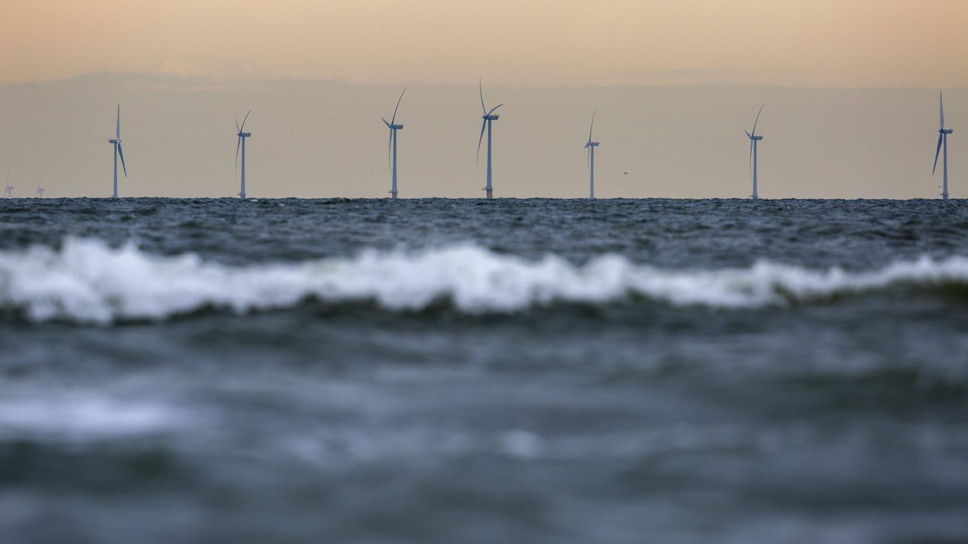 Un parco eolico al largo di Egmond aan Zee, nei Paesi Bassi