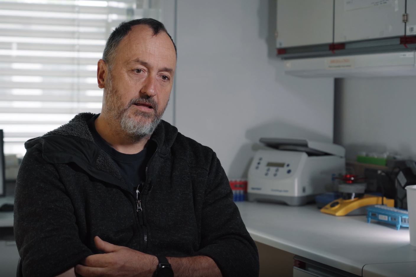 Il dr. Tomaž Skrbinšek, ricercatore alla Facoltà di biotecnica dell'Università di Lubiana