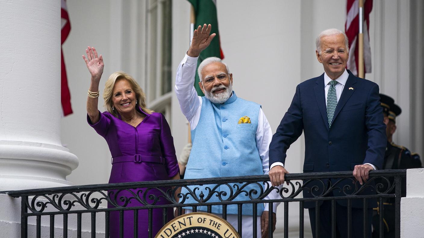 La first lady USA Jill Biden, il premier indiano Marendra Modi e il presidente USA Joe Biden alla Casa Bianca
