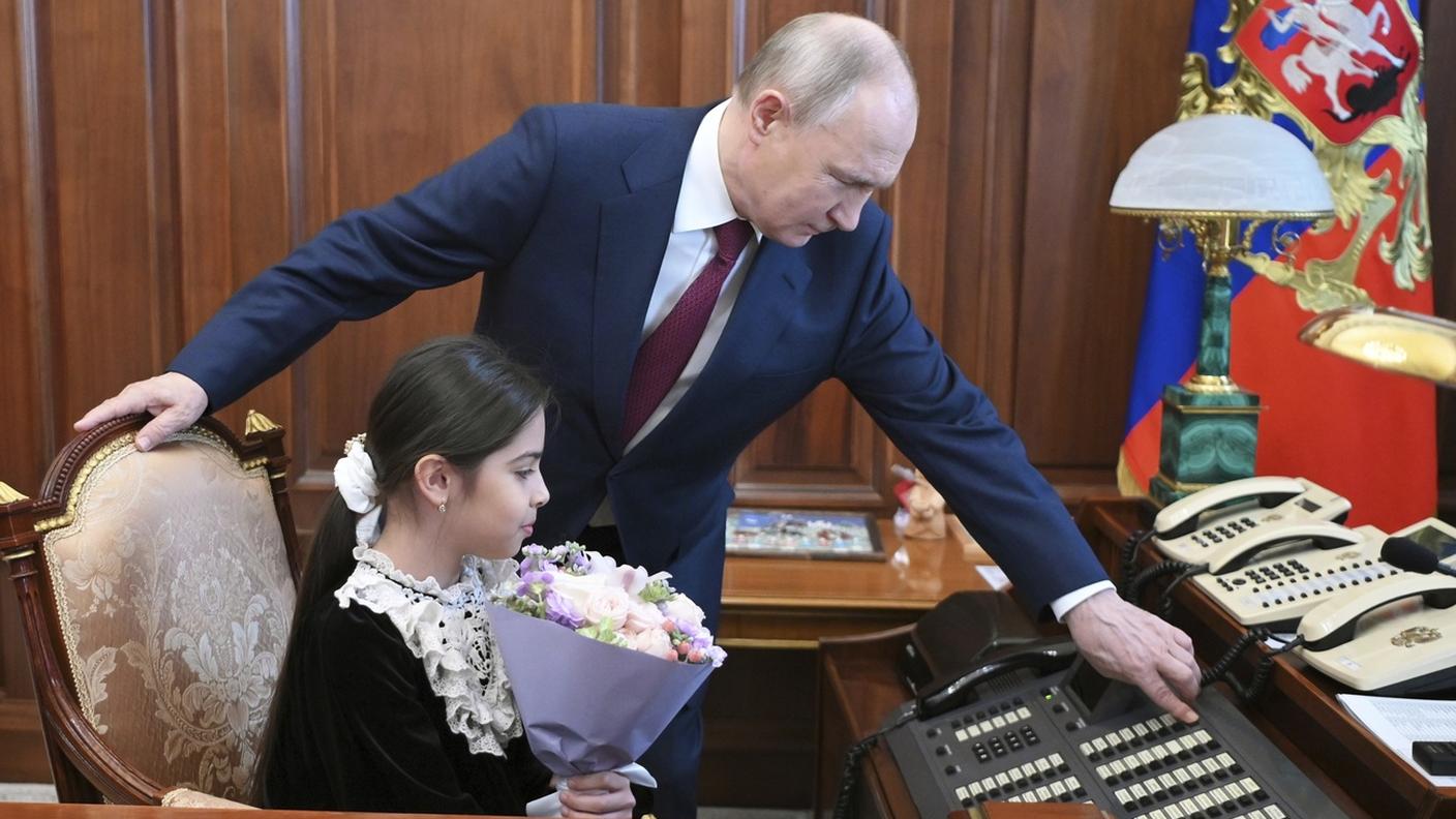 Putin in sofferenza? O sereno come lo mostravano martedì i servizi di comunicazione del Cremlino