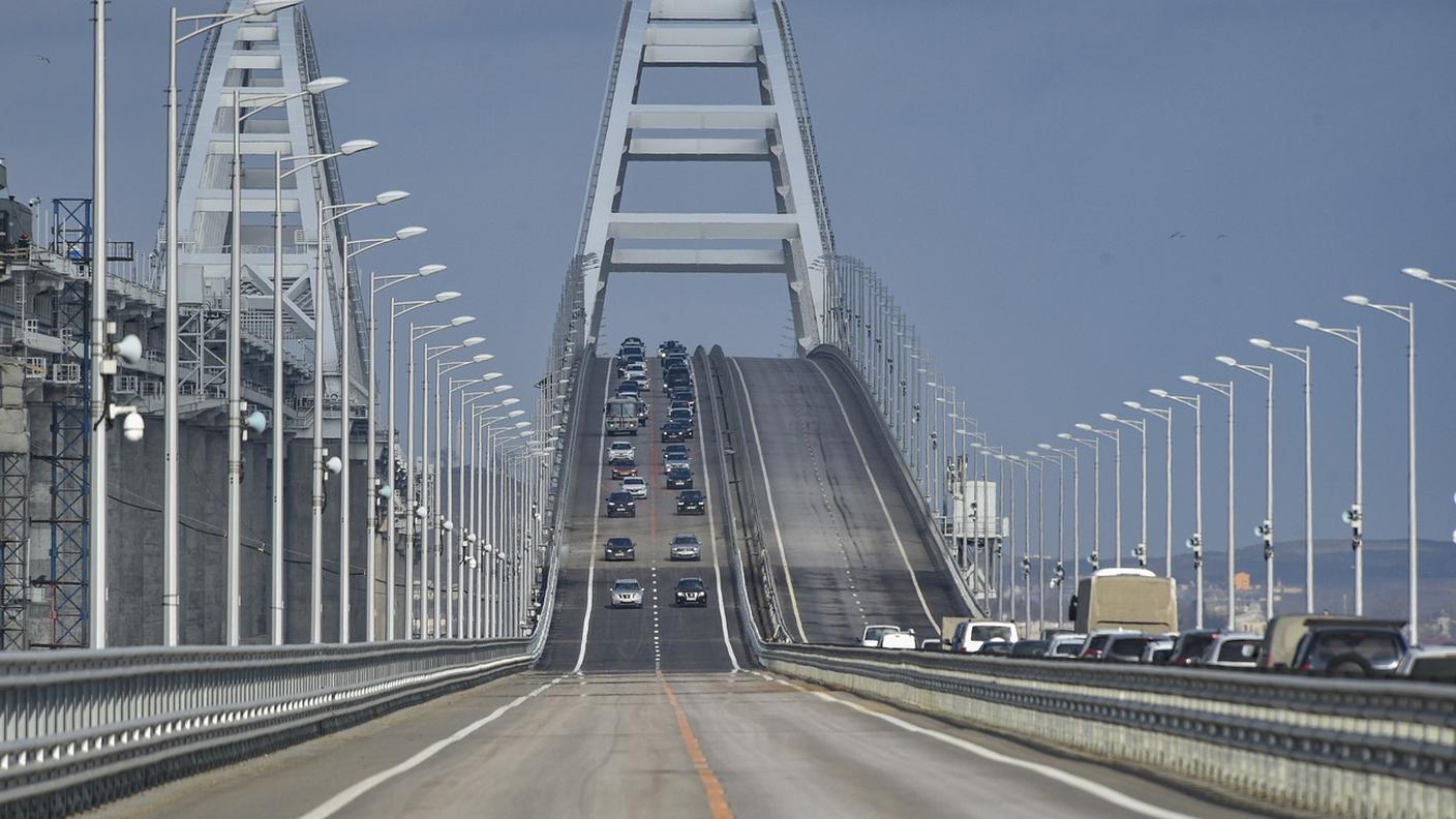Ponte di Crimea di nuovo bloccato al traffico