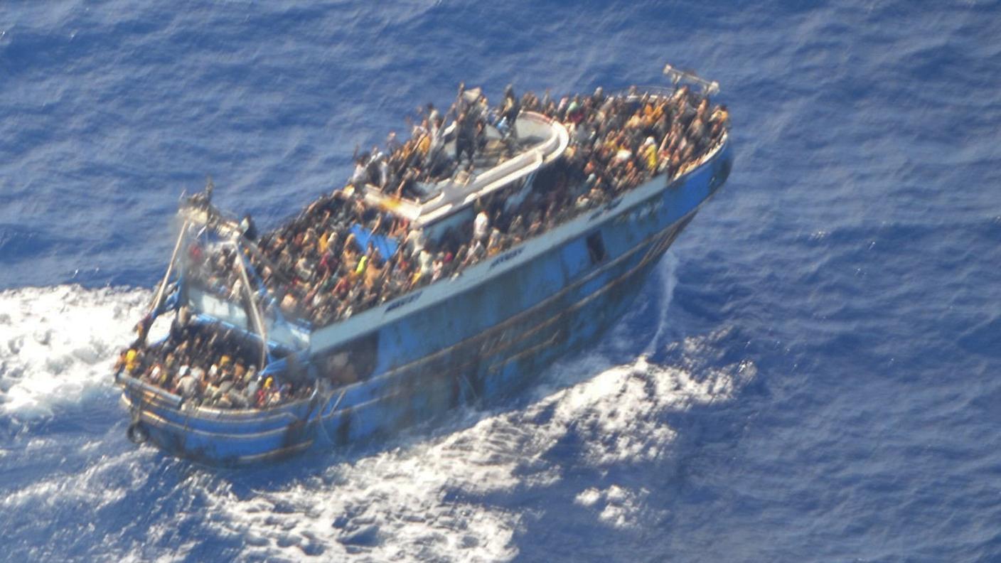 Un'immagine del peschereccio affondato carico di persone